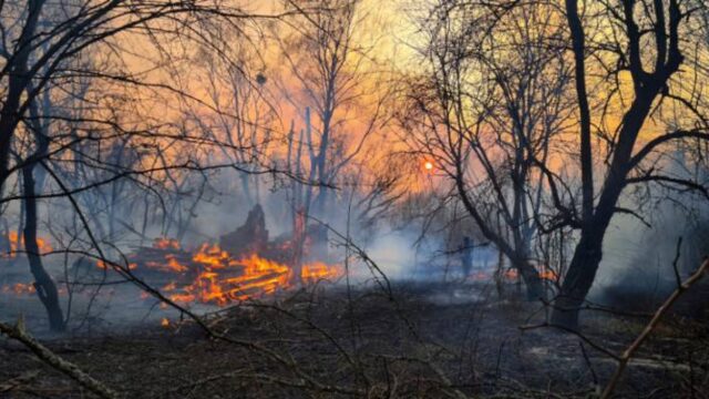 Δεν έχει ανιχνευθεί ραδιενέργεια στην ατμόσφαιρα της Ελλάδας μετά την πυρκαγιά στο Τσέρνομπιλ