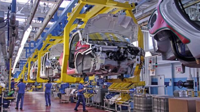 Γερμανία: Χαλαρώνει τα μέτρα – Αυτοκινητοβιοχανίες ξεκινούν και πάλι την παραγωγή