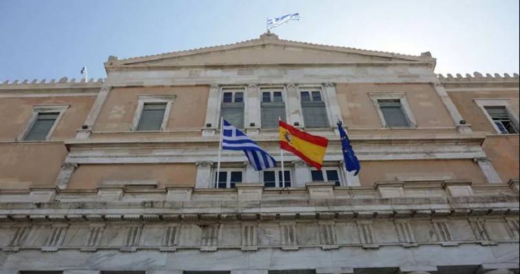 Ανάρτηση της ισπανικής σημαίας στη Βουλή ως έκφραση αλληλεγγύης