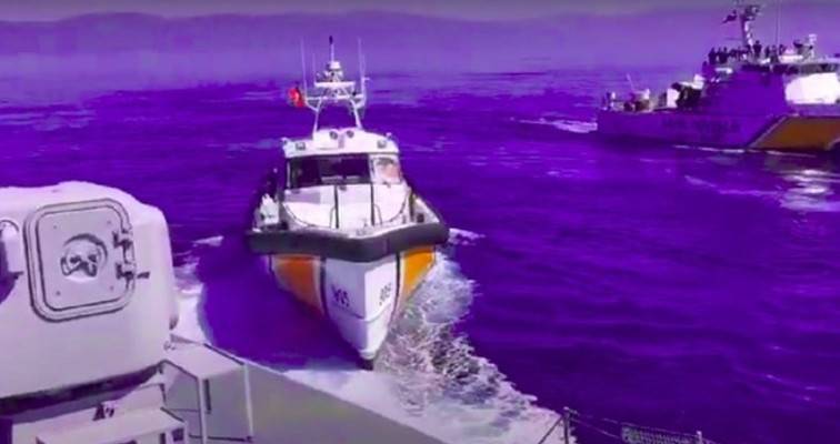 Λέσβος: Τουρκικές ακταιωροί επιχείρησαν να προωθήσουν λέμβο σε ελληνικά ύδατα (βίντεο)