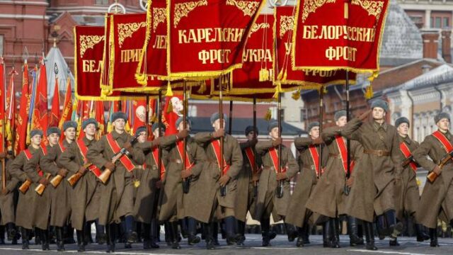 Αναβάλλει την παρέλαση για την νίκη κατά του ναζισμού ο Πούτιν λόγω κορονοϊού