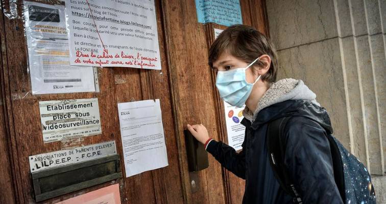 Γαλλία: Εθελοντικά η επιστροφή στα σχολεία – Υποχρεωτική η χρήση μάσκας