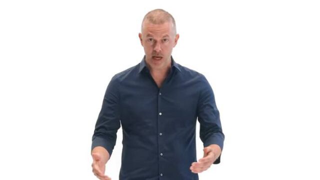 Αποσύρθηκε ως “σεξιστικό” τηλεοπτικό σποτ για τον κορονοϊό – ΒΙΝΤΕΟ