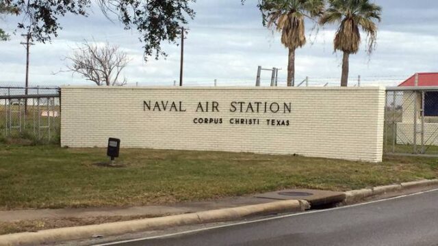 Εξουδετέρωση ενόπλου σε βάση του αμερικανικού ναυτικού