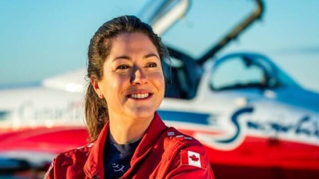 Nεκρή πιλότος σε επίδειξη των Snowbirds αφιερωμένη στους γιατρούς του Καναδά (βίντεο)