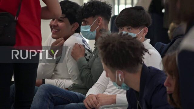 Δεκάδες μετανάστες σε ειδική πτήση για την Βρετανία