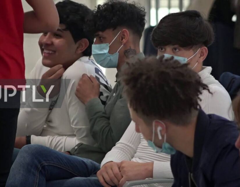 Δεκάδες μετανάστες σε ειδική πτήση για την Βρετανία