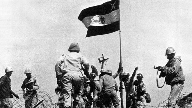 Ο άγνωστος πόλεμος Αιγύπτου-Λιβύης το 1977 – Καντάφι εναντίον Σαντάτ, Παντελής Καρύκας
