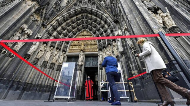 Εκατοντάδες οι “μολυσμένοι” σε Εκκλησίες της Γερμανίας – Νέα αναστολή λειτουργίας
