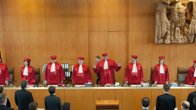 Πως το γερμανικό Συνταγματικό Δικαστήριο τορπιλίζει τους θεσμούς της ΕΕ. Χάρης Τσιλιώτης