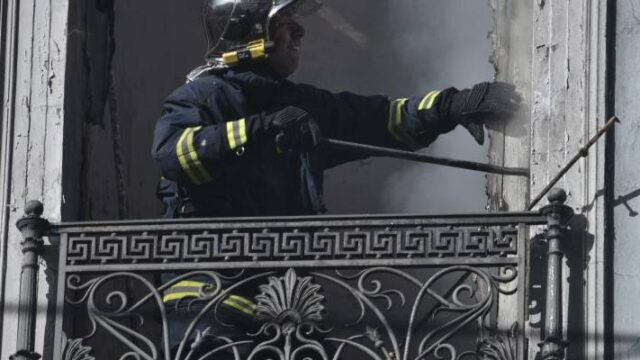 Η άγνωστη ιστορία του νεοκλασικού κτιρίου που κάηκε στη Σταδίου