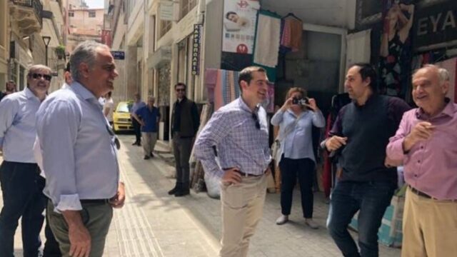 Κι ο Τσίπρας στο εμπορικό κέντρο