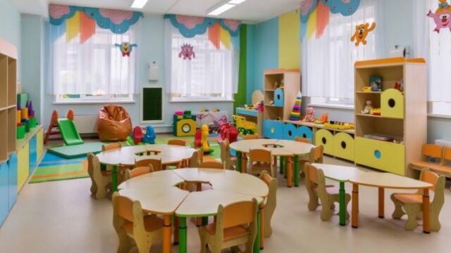 Ανοίγουν δημοτικά και βρεφονηπιακοί σταθμοί