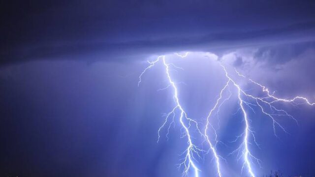 Κεραυνός σκότωσε γυναίκα