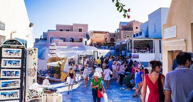 Ναι υπό προϋποθέσεις στον τουρισμό λένε οι Ελληνες