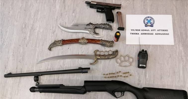 Τρεις συλλήψεις για παράνομη κατοχή οπλισμού