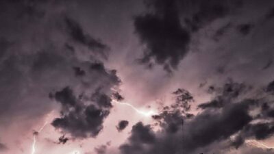 Μεσολόγγι: Kεραυνός έπεσε σε στρατόπεδο, προληπτικά τέσσερις στο Νοσοκομείο