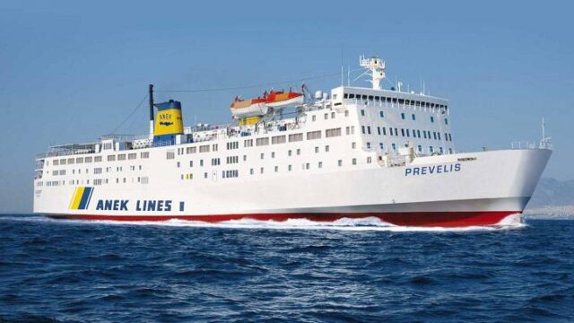 Στην προβλήτα του λιμανιού της Κάσου προσέκρουσε κατά τη διάρκεια χειρισμών πρυμνοδέτησης, το επιβατηγό οχηματαγωγό πλοίο "Πρέβελης" με 220 επιβάτες, 27 φορτηγά και ένα δίκυκλο. Από το περιστατικό δεν αναφέρθηκε κάποιος τραυματισμός, ενώ το πλοίο αναμένεται να επιθεωρηθεί προκειμένου να συνεχίσει το δρομολόγιό του.