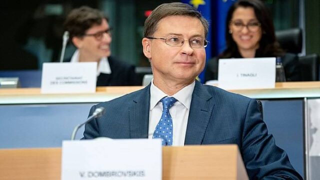 Ντομπρόβσκις: Ισχύει η ενισχυμένη εποπτεία η Ελλάδα, μην ξεχνιόμαστε - Δεν έχουμε μνημόνιο, λέει η κυβέρνηση