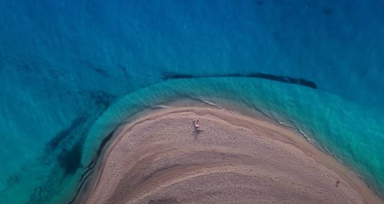 Μυστική η παραλία του σποτ - Στην Εύβοια γενικώς
