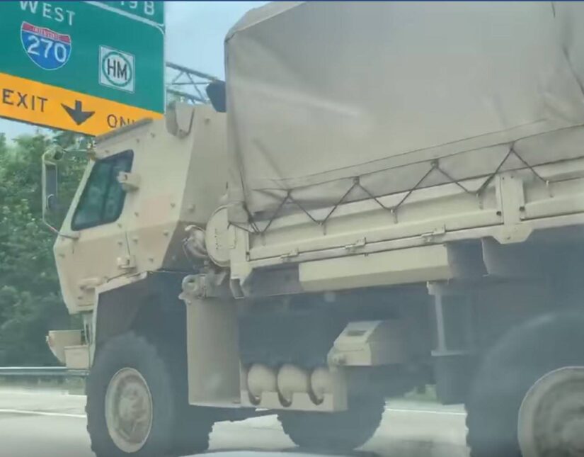 Κίνηση αμερικανικών στρατιωτικών οχημάτων προς την πρωτεύουσα του Οχάιο (βίντεο)