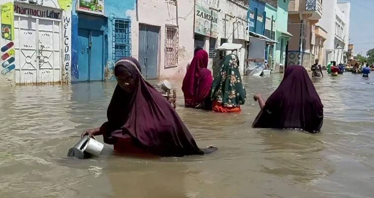 Πλημμύρες στη Σομαλία με νεκρούς επιτείνουν την επισιτιστική κρίση