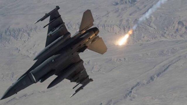 Οι πρώτες αεροπορικές επιθέσεις των ΗΠΑ εναντίον Ταλιμπάν από τη λήξη της εκεχειρίας