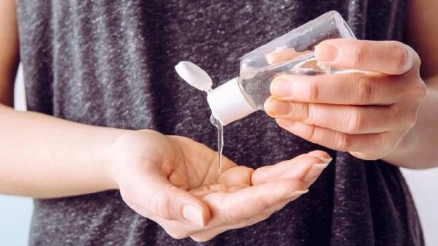 Αποσύρει δυο αντισηπτικά ο ΕΟΦ