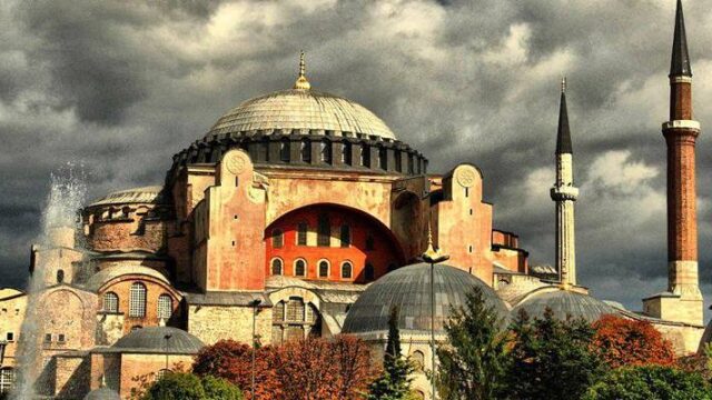 Η Αγία Σοφία, η Δύση και το Ισλάμ - Η άλλη όψη της τζιχάντ, Αρχιεπίσκοπος Αλβανίας Αναστάσιος