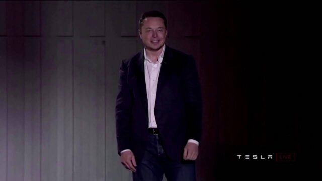 Ο Elon Musk είναι πλέον πλουσιότερος από τον Warren Buffett