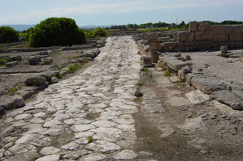 Πώς ταξίδευαν στην αρχαιότητα – Από τις ρωμαϊκές οδούς στους ξενώνες της Μεσοποταμίας, Μάκης Ανδρονόπουλος