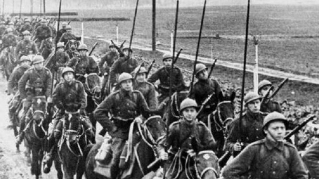 Ένα ηρωικό σύνταγμα ιππικού – Αγώνας από το 1918 έως το 1945
