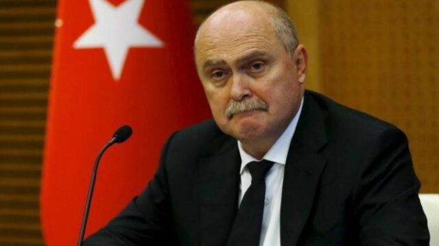 Φεριντούν Σινιρλίογλου: Ο εμβληματικός Τούρκος πρέσβης που "πυροβολεί" τον Ελληνισμό, Νεφέλη Λυγερού