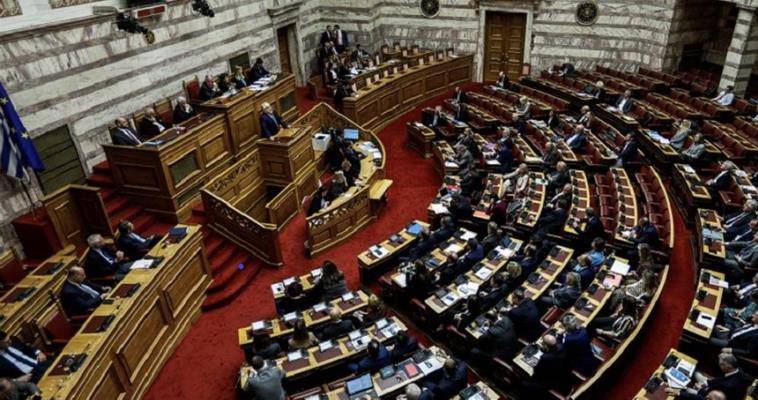 Κόντρες στη Βουλή από τα "αδέσποτα" μέχρι το χρέος και το Μακεδονικό
