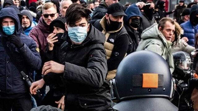 Ολλανδία: Διαδηλώσεις και πεδία μάχης για το lockdown (video)