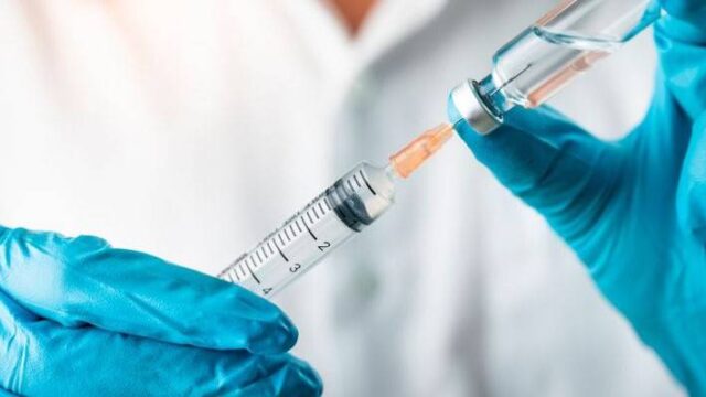 Πατέντες και “εμβολιόδενδρα” – Η αντεπίθεση ΣΥΡΙΖΑ και το “να το δούμε” της Κομισιόν