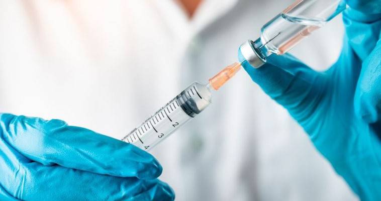 Πατέντες και “εμβολιόδενδρα” – Η αντεπίθεση ΣΥΡΙΖΑ και το “να το δούμε” της Κομισιόν