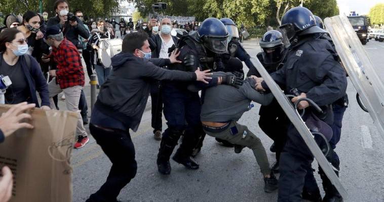 Κανείς δεν μπορεί να ανάψει κόκκινο στην πολιτική διαμαρτυρία, Γιώργος Πρωτόπαπας