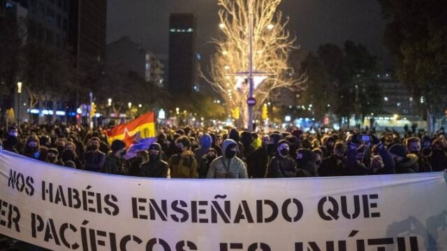Σε ρυθμούς ραπ οι διαδηλωτές στην Ισπανία – "Πετροβολούν" μοναρχία και ποινικό κώδικα, Γιώργος Πρωτόπαπας