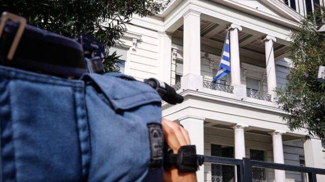 Πως ο εκ των έσω υβριδικός πόλεμος αυτοκαταργεί την Ελλάδα, Κώστας Γρίβας