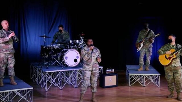 Γιατί Αμερικανοί στρατιώτες τραγούδησαν το χορό του Ζαλόγκου