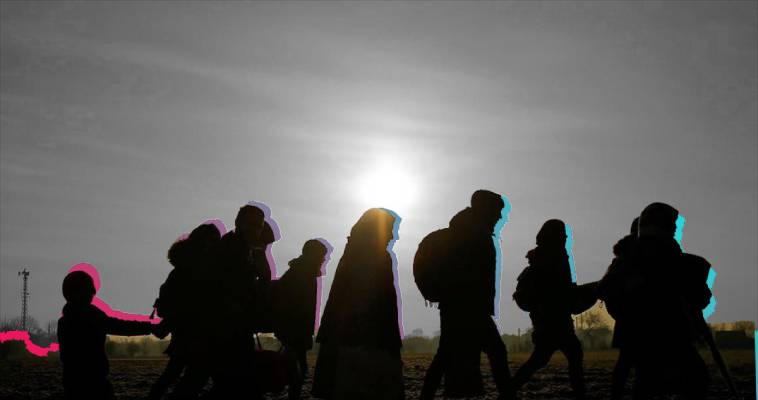 Εκατοντάδες μετανάστες εισέρχονται στον Έβρο