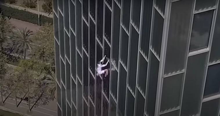 Βρετανός κάνει αναρρίχηση σε ουρανοξύστη και συλλαμβάνεται