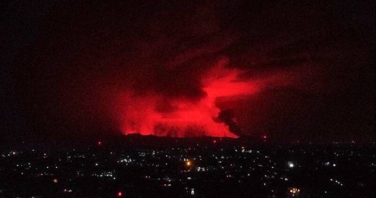 Το ηφαίστειο Νιραγκόνγκο στο Κονγκό προκαλεί φόβο (βίντεο)