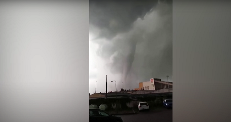 Φοβερός ανεμοστρόβιλος στην Τσεχία με νεκρούς