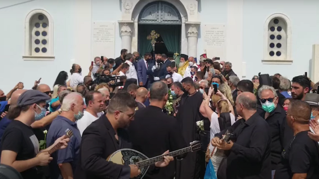 Το τελευταίο αντίο στον Τόλη Βοσκόπουλο