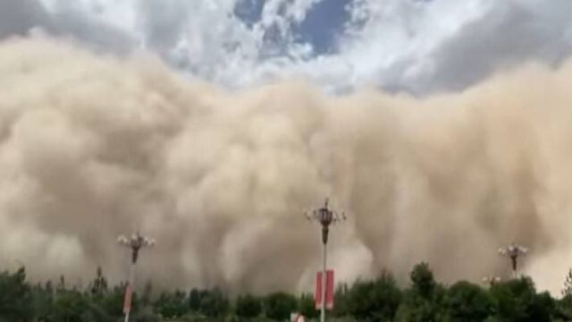Ισχυρή αμμοθύελλα χτύπησε πόλη της Κίνας (video)