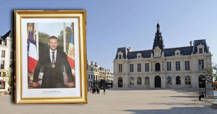 Διαδηλωτές εισβάλουν σε δημαρχείο και σκίζουν πορτραίτο του Μακρόν (video)