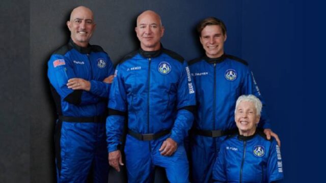 Πέταξε στο διάστημα και ο Τζεφ Μπέζος (video)