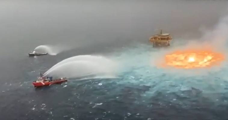 Μεξικό: Διαρροή αερίου προκαλεί τεράστια πυρκαγιά στην επιφάνεια του ωκεανού